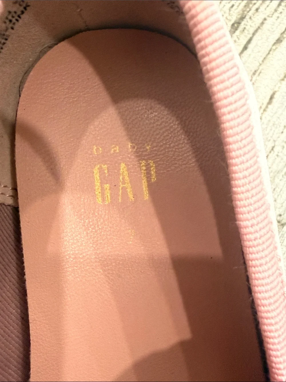 LIKE NEW Baby GAP Pink maroon Velvet Ballet Flats with Berry Bow size 7